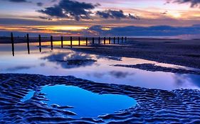 Las Palmas Hotel By The Sea